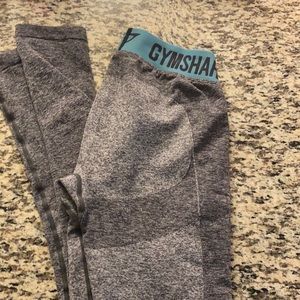 Gym shark leggings